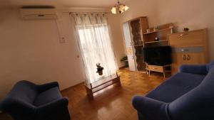 Televízia a/alebo spoločenská miestnosť v ubytovaní Apartments Marusic