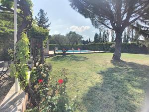 ACCENT IMMOBILIER - Maison Eygalières, piscine, 4/6 persにある庭