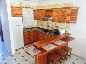 Kuchyň nebo kuchyňský kout v ubytování VV Dúplex Los Cancajos "by henrypole home"
