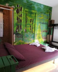 a bedroom with a purple bed with a painting on the wall at MSCamere in Termoli