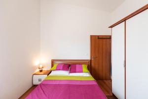 Postel nebo postele na pokoji v ubytování Apartments Karen