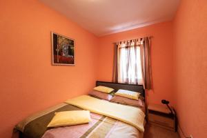 Postel nebo postele na pokoji v ubytování Apartments Karen