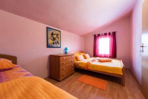 Postel nebo postele na pokoji v ubytování Apartments Karen