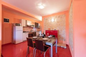 Kuchyň nebo kuchyňský kout v ubytování Apartments Karen