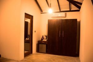 Foto Tangalles asuva majutusasutuse Neem Jay Beach Resort galeriist
