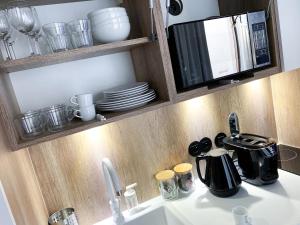 Kuchyňa alebo kuchynka v ubytovaní ONE Apartamenty Gąsiorowskich 4