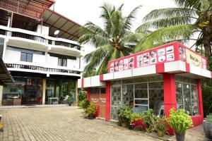 Bangunan di mana terletaknya rumah tamu ini