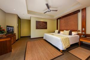 Кровать или кровати в номере Trou aux Biches Beachcomber Golf Resort & Spa