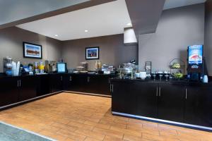 a large room with a barber shop with a counter at Ramada by Wyndham Glendale Heights/Lombard in Glendale Heights