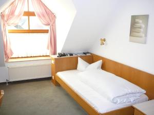 Postel nebo postele na pokoji v ubytování Hotel Garni Schmid
