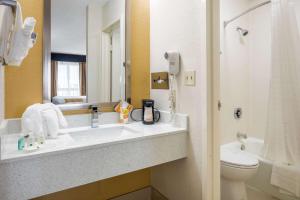 Koupelna v ubytování Quality Inn West Fort Worth