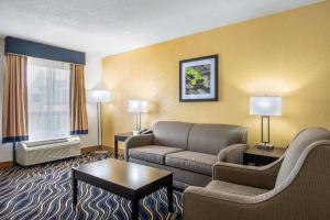 Posezení v ubytování Quality Inn West Fort Worth