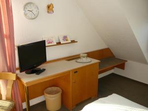 TV a/nebo společenská místnost v ubytování Hotel Garni Schmid