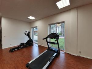 DWIE SOSNY-Apartament Morski Kryształ - 365PAM tesisinde fitness merkezi ve/veya fitness olanakları