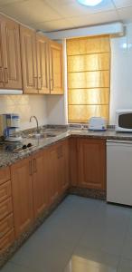 Kuchyňa alebo kuchynka v ubytovaní Apartamentos Nerja Bahia