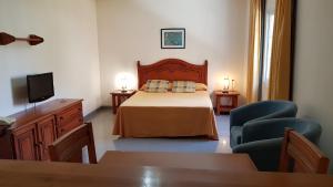 Posteľ alebo postele v izbe v ubytovaní Apartamentos Nerja Bahia