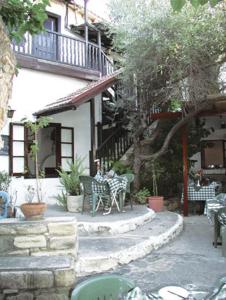 Galeriebild der Unterkunft The Bunch Of Grapes Inn in Pissouri