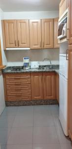 Kuchyňa alebo kuchynka v ubytovaní Apartamentos Nerja Bahia