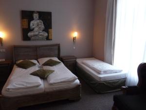 Postel nebo postele na pokoji v ubytování Hotel Commodore