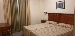 Posteľ alebo postele v izbe v ubytovaní Apartamentos Nerja Bahia