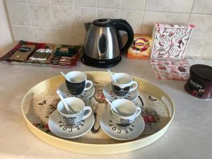 Coffee and tea making facilities at Διαμέρισμα 65 τμ στην καρδιά της πόλης