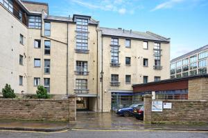 Gallery image of ALTIDO 2BR Apartment with Free Parking, near The Royal Mile in Edinburgh