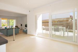 Telewizja i/lub zestaw kina domowego w obiekcie Villa Menorca 16