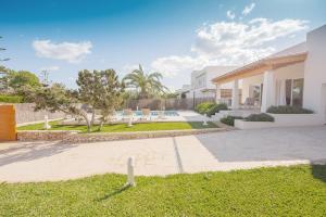 Basen w obiekcie Villa Menorca 16 lub w pobliżu