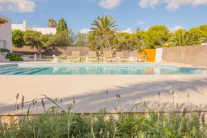 Basen w obiekcie Villa Menorca 16 lub w pobliżu
