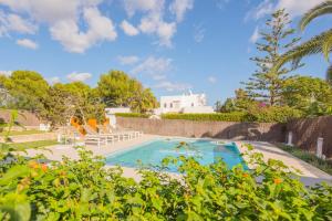 Basen w obiekcie Villa Menorca 16 lub w pobliżu
