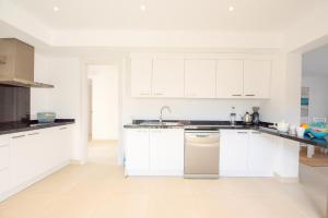 Kuchnia lub aneks kuchenny w obiekcie Villa Menorca 16