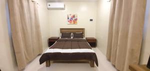 Postelja oz. postelje v sobi nastanitve Beautiful Apartment minutes from the Beach