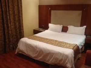 Кровать или кровати в номере Bait Al Amani Suites
