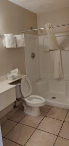 A bathroom at Tampa Bay Extended Stay - Airport