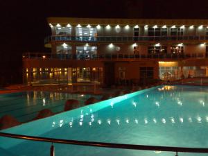 Bazén v ubytování Hotel Fortuna nebo v jeho okolí