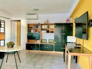 Kuchnia lub aneks kuchenny w obiekcie Los Ranchos Blueline