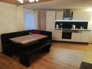 Köök või kööginurk majutusasutuses Haus Manfred