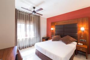 Posteľ alebo postele v izbe v ubytovaní Hotel Restaurant Castellarnau
