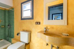 A bathroom at Villa Scirocco