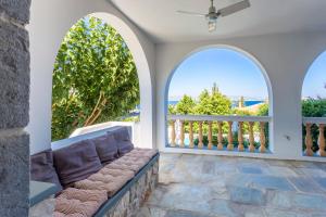 A balcony or terrace at Villa Scirocco