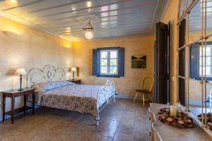 A bed or beds in a room at Villa Scirocco