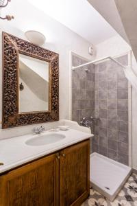 A bathroom at Villa Scirocco