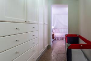 A bed or beds in a room at Villa Scirocco