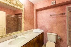 A bathroom at Villa Scirocco