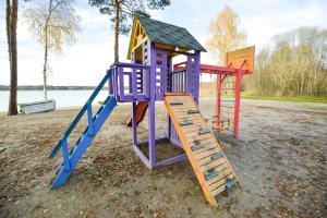 Ο χώρος παιχνιδιού για παιδιά στο Forest Hotel Ковель