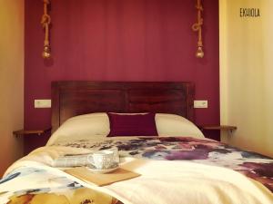 Un pat sau paturi într-o cameră la Ekhiola
