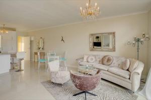 Φωτογραφία από το άλμπουμ του L`Azur : Elegant Apartment with Sea View σε Wilderness