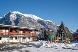 Gallery image of Rocky Mountain Ski Lodge in Canmore