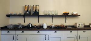 A kitchen or kitchenette at Appin House 