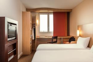 Llit o llits en una habitació de ibis Mulhouse Centre Filature